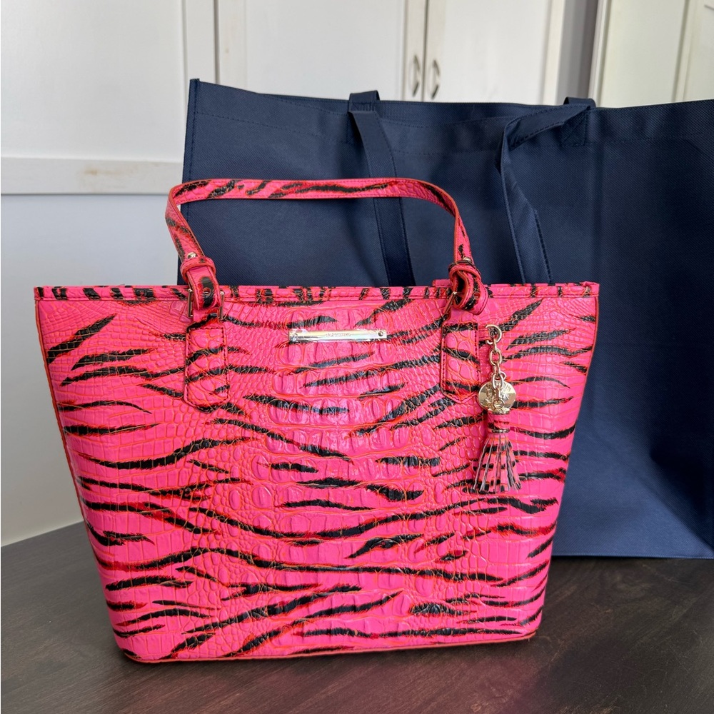 ❌❌SOLD❌❌NWT RARE Brahmin Retired Color Hot Pink Feline Medium Asher Leather